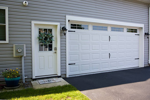 24/7 Emergency Garage Door Panel Replacement experts in Prestbury, IL